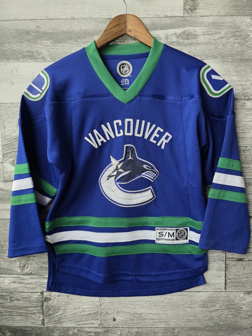 Reebok NHL Vancouver Canucks Blue Green Hockey Jersey Youth Small Medium
